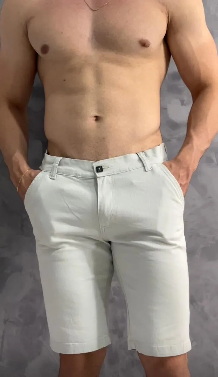 Bermuda Masculina Lisa de Brim c/ Lycra